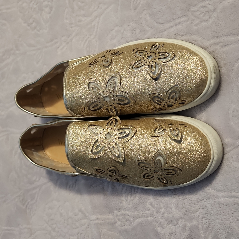Womens Gold Wanted Slip on Shoes sz 9